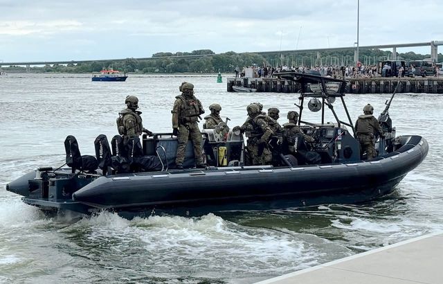 Festrumpfschlauchboot Buster