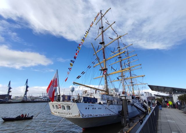 Segelschulschiff Dar Młodzieży