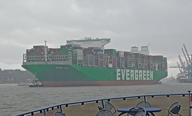 Containerschiff Ever Act