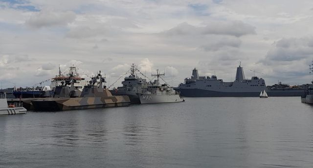 u.a. norwegisches Schnellboot Storm (P961), deutsches Patrouillenschiff Neustadt, lettischer Minenleger Virsaitis, belgisches Minenjagdboot Lobelia (M 921) und Landungsschiff USS New York (LPD-21)