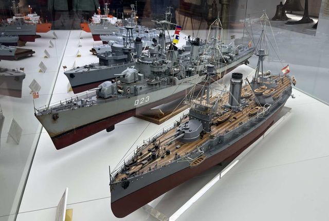 Schlachtschiff España, Zerstörer Almirante Valdés und Zerstörer Audaz