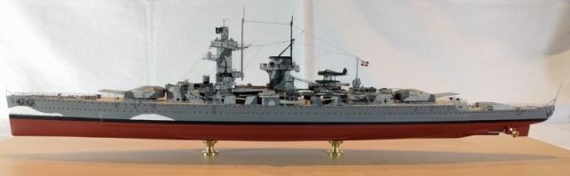 Schwerer Kreuzer (Panzerschiff) Admiral Graf Spee (1/350)