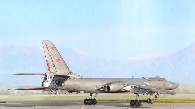 Bomber Tupolev Tu-16K-10-26 (1/144)