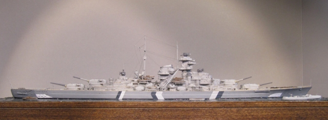 Schlachtschiff Bismarck (1/700)