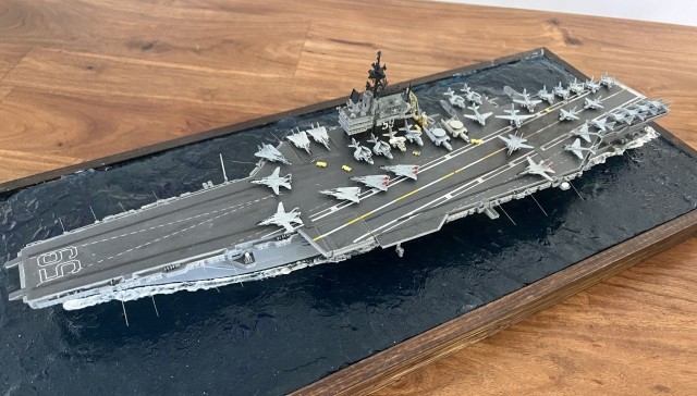 Flugzeugträger USS Forrestal (1/700)