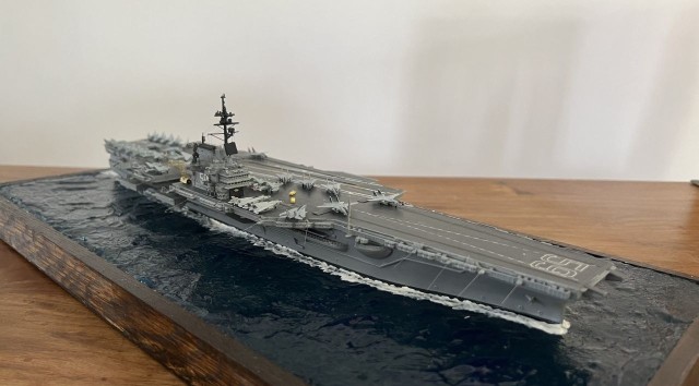 Flugzeugträger USS Forrestal (1/700)