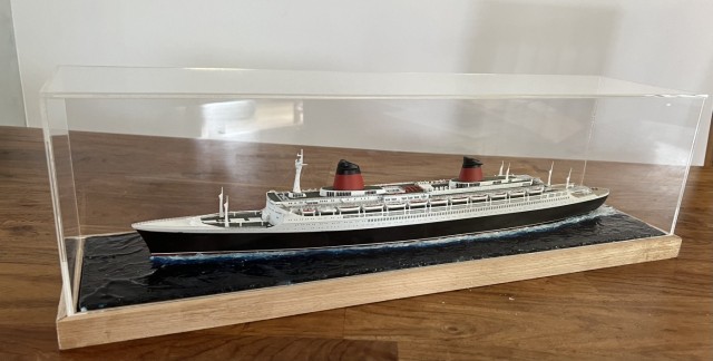 Passagierschiff France  (1/700)