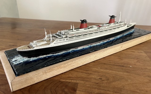 Passagierschiff France  (1/700)