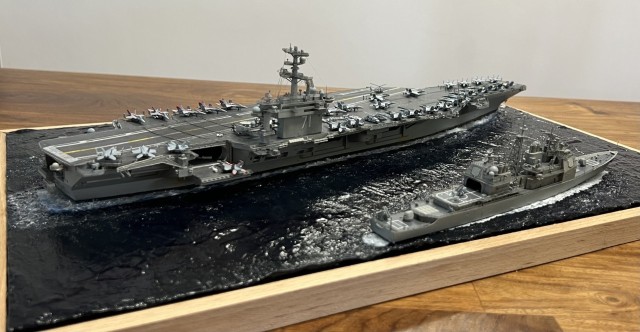 Flugzeugträger USS Theodore Roosevelt (1/700)