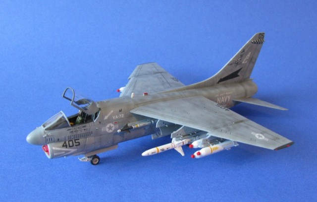 Kampfflugzeug LTV A-7E Corsair II (1/72)