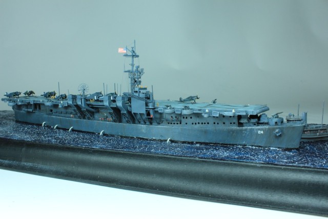 Leichter Flugzeugträger USS Belleau Wood (1/700)