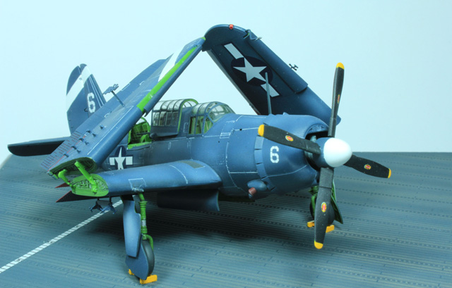 Curtiss SB2C-4 Helldiver (1/72)