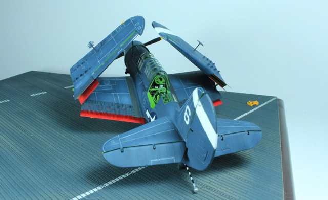 Curtiss SB2C-4 Helldiver (1/72)