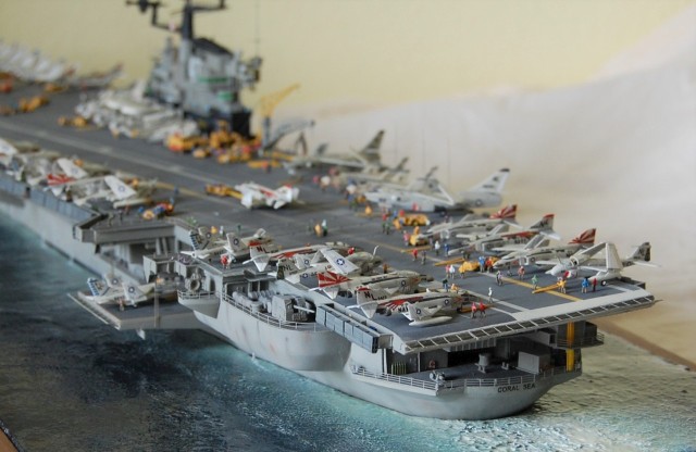 Flugzeugträger USS Coral Sea (1/350)