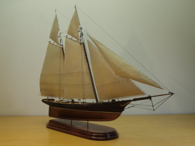 Yacht America (1/56)