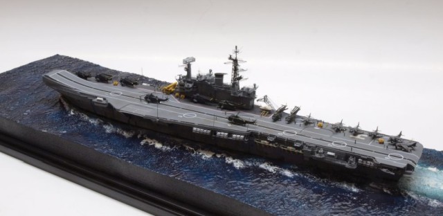 Flugzeugträger HMS Hermes (1/700)