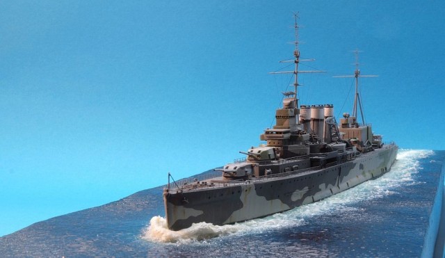 Schwerer Kreuzer HMS Suffolk (1/600)