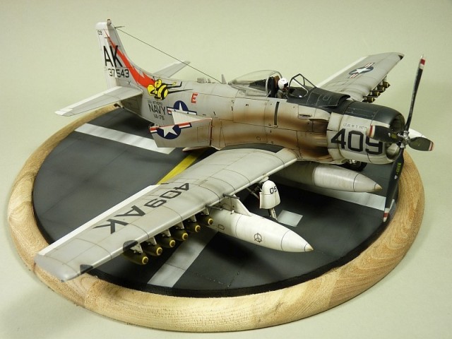 Jagdbomber Douglas A-1H Skyraider (1/48)