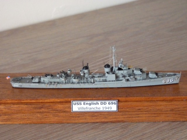 Zerstörer USS English (1/700)