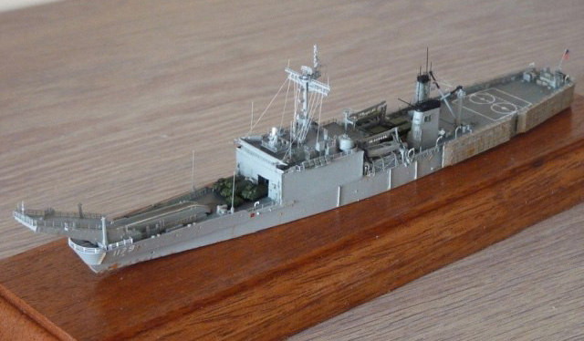 Landungsschiff USS Newport (1/700)