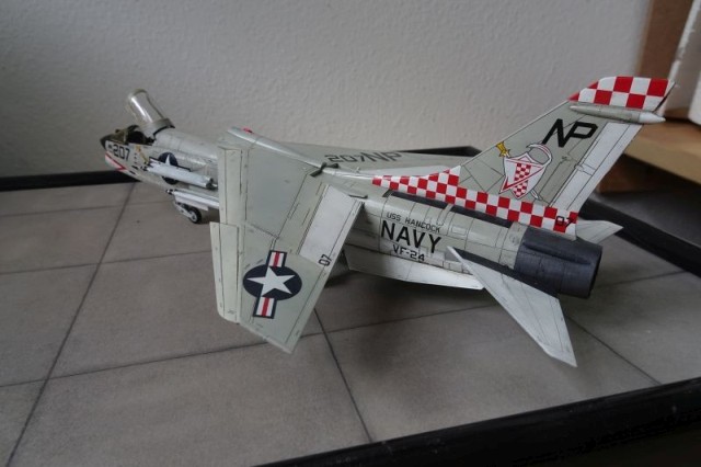 Jäger Vought F-8J Crusader (1/72)