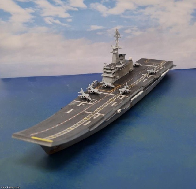 Flugzeugträger HTMS Chakri Naruebet (1/700)