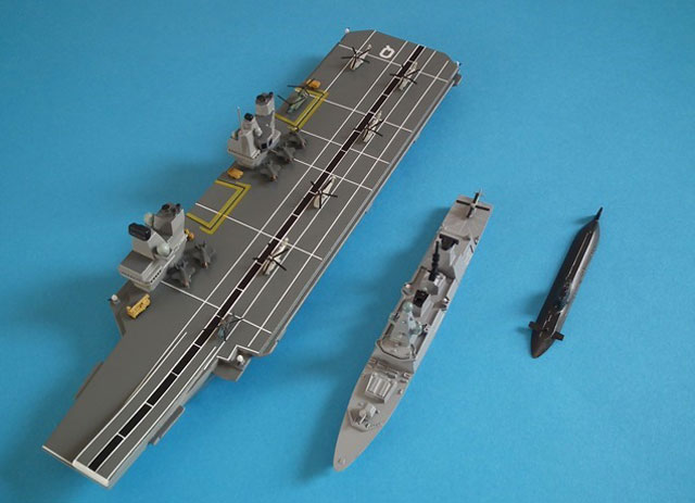 HMS Queen Elizabeth, HMS Daring und HMS Astute (1/1200)