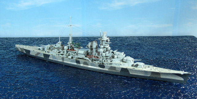 Schwerer Kreuzer Admiral Hipper (1/700)