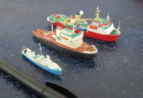 Forschungsschiffe R/V Sir Horace Lamb, Ernest Shackleton und Georgi Sedow (1/700)