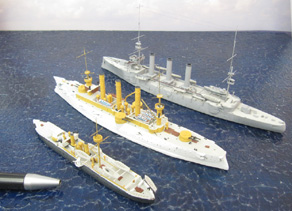 Panzerkreuzer Laiyuan, USS Brooklyn und HMS Monmouth (1/700)