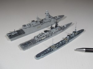 Leichtes Spähschiff Leone sowie Fregatten Libeccio und Carlo Bergamini (1/700)