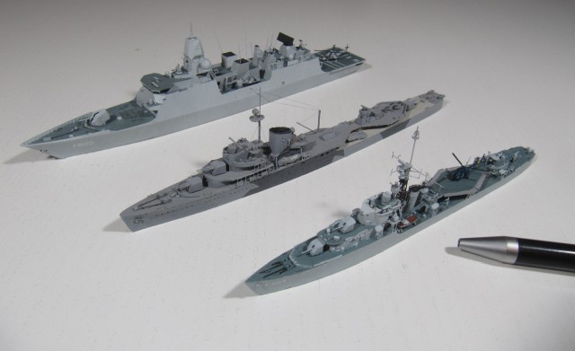 Fregatte Hr. Ms. Piet Hein, Leichter Kreuzer Hr. Ms. Tromp und Fregatte Zr. Ms. Evertsen (1/700)