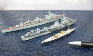 Torpedokanonenboot SMS Trabant, Zerstörer ORP Błyskawica und Flottillenführer Taschkent(1/700)