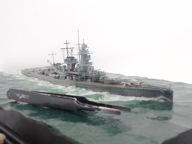 Schwerer Kreuzer Admiral Graf Spee (1/700)