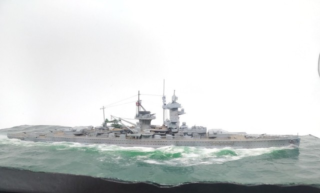 Schwerer Kreuzer Admiral Graf Spee (1/700)