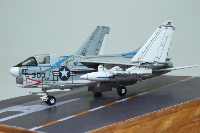 A-7E Corsair II (1/144)