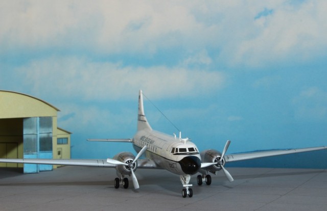 Transportflugzeug Convair C-131F Samaritan (1/144)