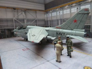 Feinddarstellungsflugzeug LTV EA-7L Corsair II (1/144)