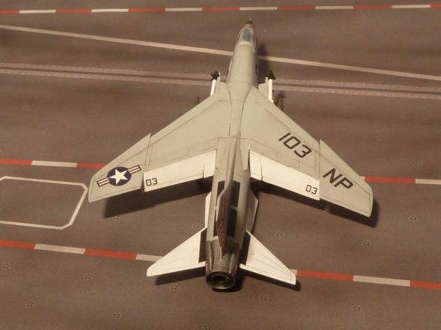 Jagdflugzeug Vought F-8K Crusader (1/144)