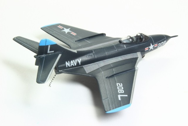 Jagdbomber Grumman F9F-8 Cougar (1/144)