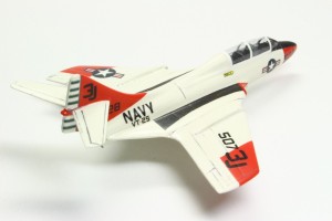 Schulflugzeug Grumman F9F-8T Cougar (1/144)