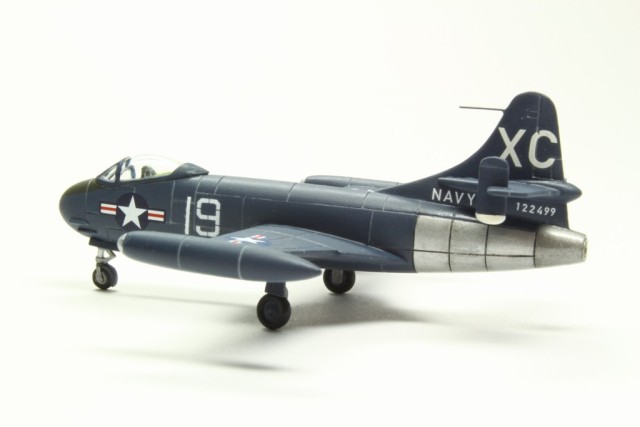 Jagdflugzeug Vought F6U Pirate (1/144)