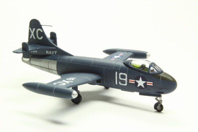 Jagdflugzeug Vought F6U Pirate (1/144)