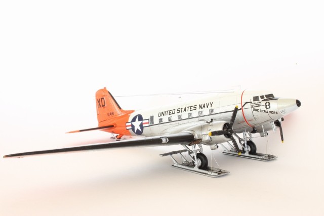 Transportflugzeug Douglas R4D-5L Que Sera Sera (1/144)