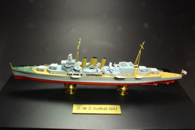 Schwerer Kreuzer HMS Suffolk (1/600)