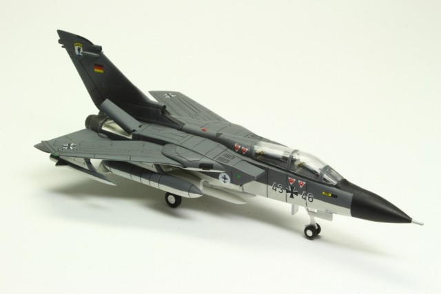 Kampfflugzeug Panavia Tornado IDS (1/144)