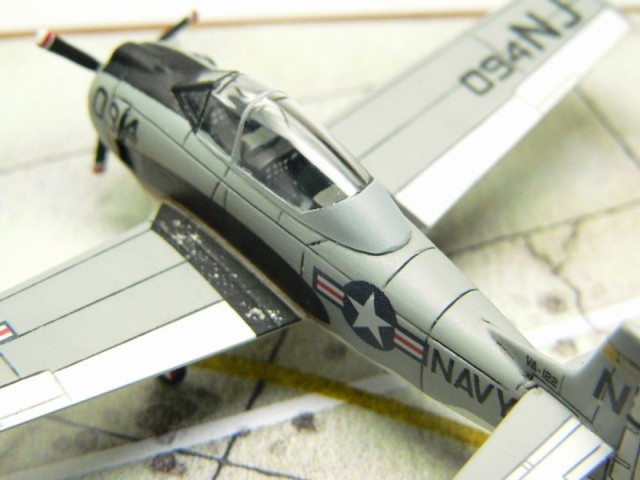 North American T-28B Trojan (1/144)