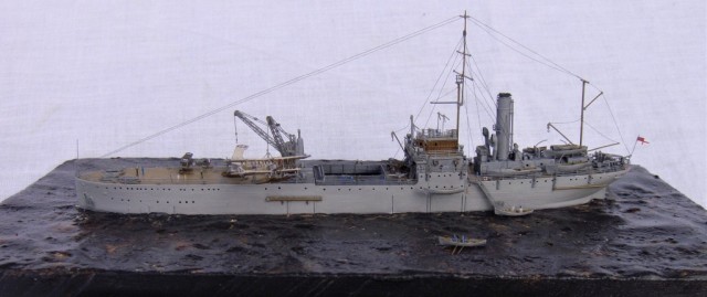 Flugzeugträger HMS Ark Royal (1/700)