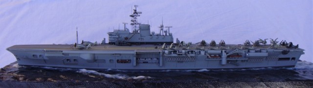 Flugzeugträger HMS Ark Royal (1/700)