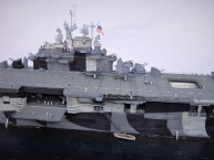 Flugzeugträger USS Bunker Hill (1/700)